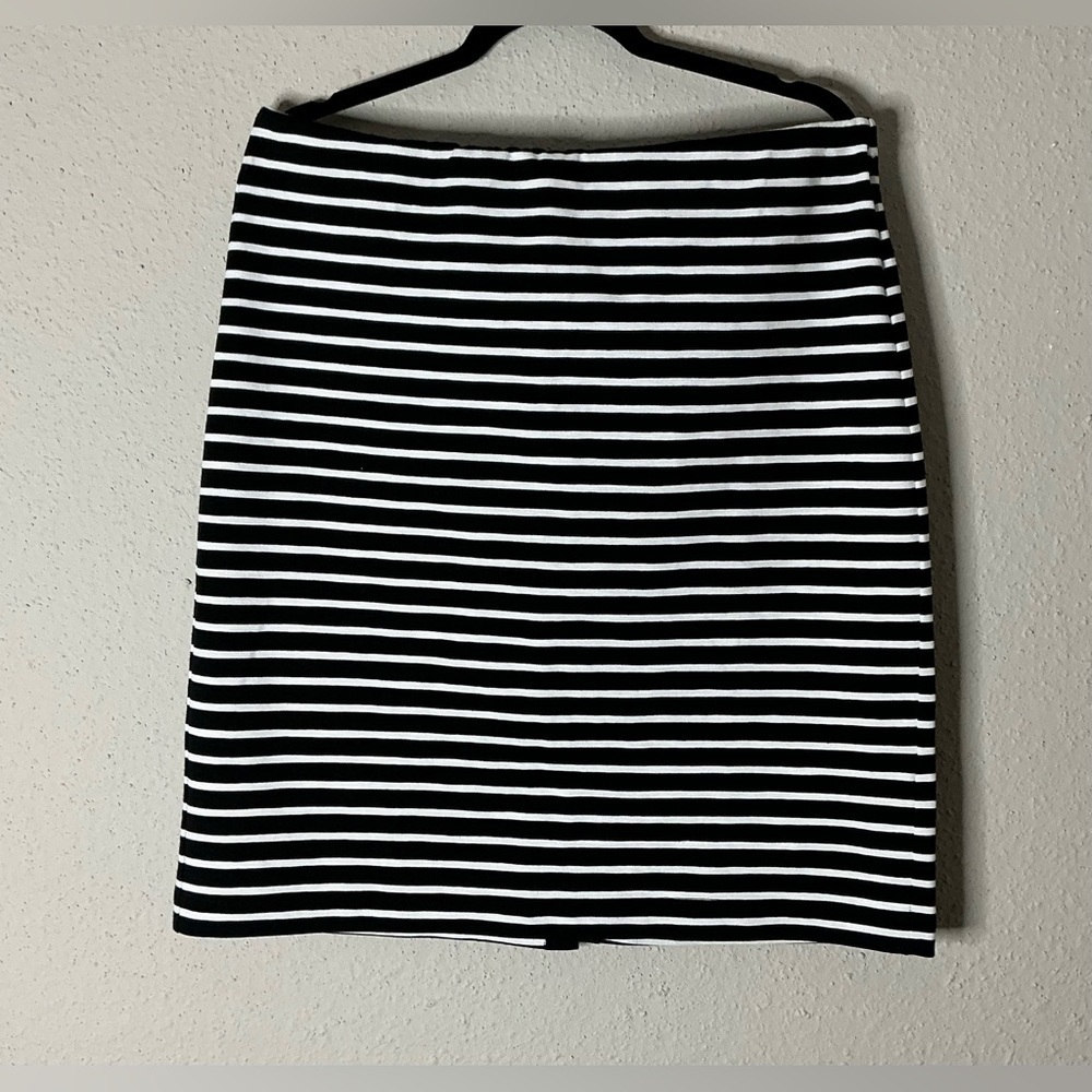 Banana Republic Black and White Pencil Skirt for Work